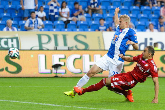 PIŁKARSKA EKLSTRAKLASA LECH KONTRA WISŁA KRAKÓW (Paulus Arajuuri Dariusz Dudka )