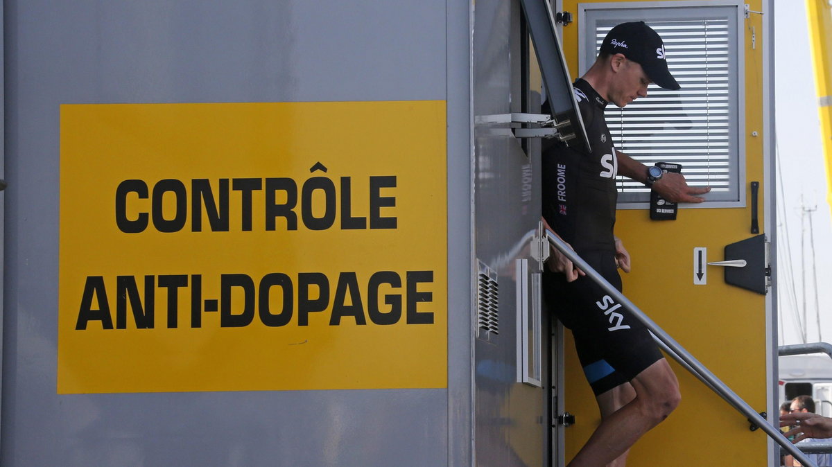 Tour de France: Chris Froome wychodzi z laboratorium antydopingowego