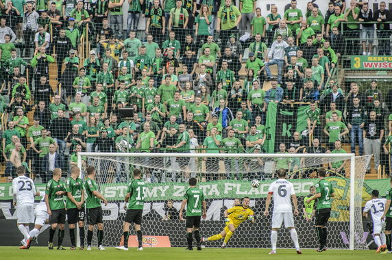 PIŁKA NOŻNA EKSTRAKLASA GÓRNIK ŁĘCZNA - POGOŃ SZCZECIN (Sergiusz Prusak)