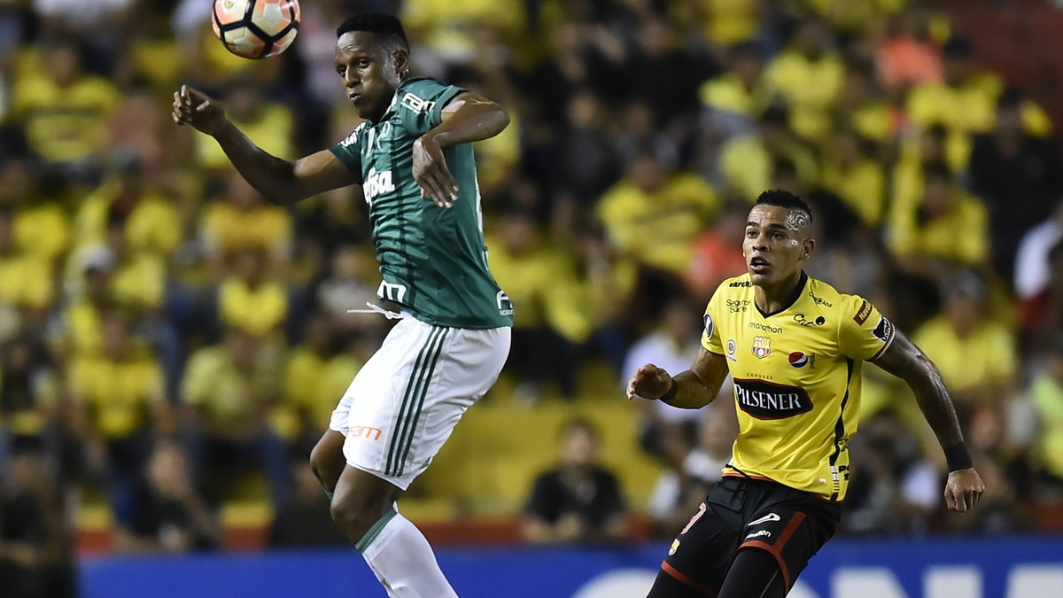 Yerry Mina (L)