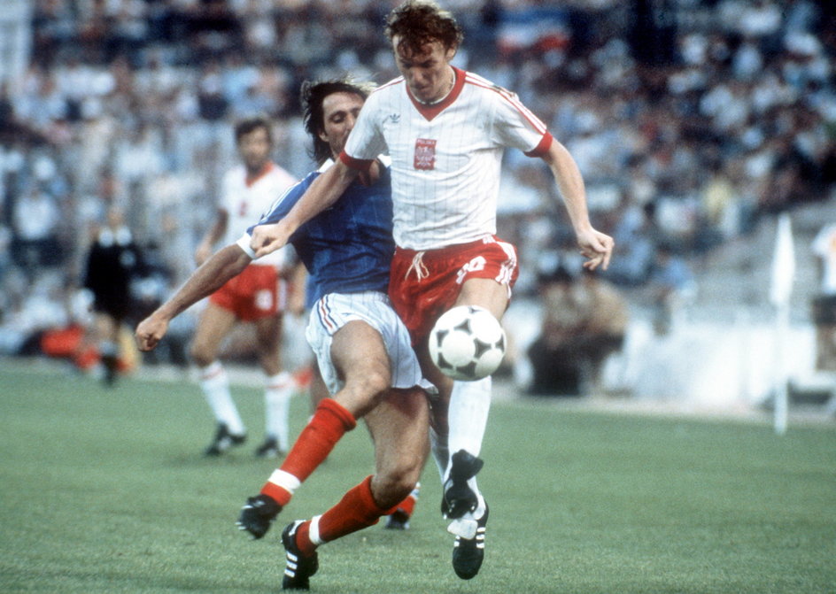 Zbigniew Boniek w meczu z Francją na MŚ 1982. Edmund Borowski był jego trenerem od przygotowania fizycznego w Zawiszy Bydgoszcz