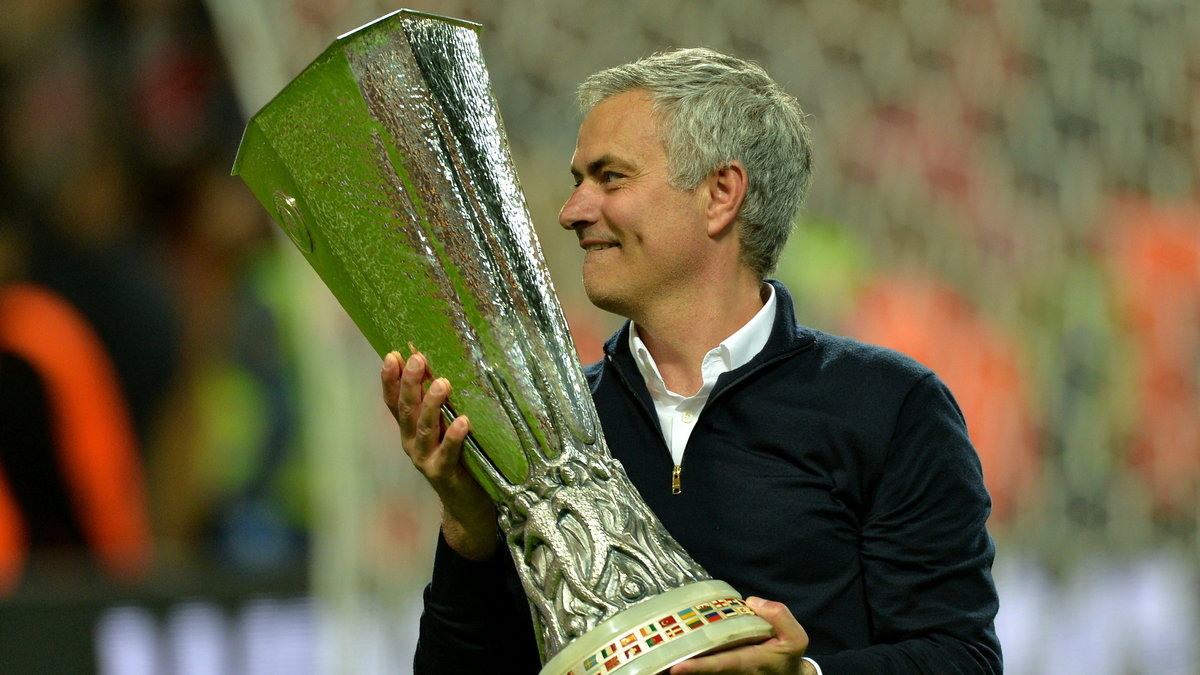 Jose Mourinho z pucharem Ligi Europy