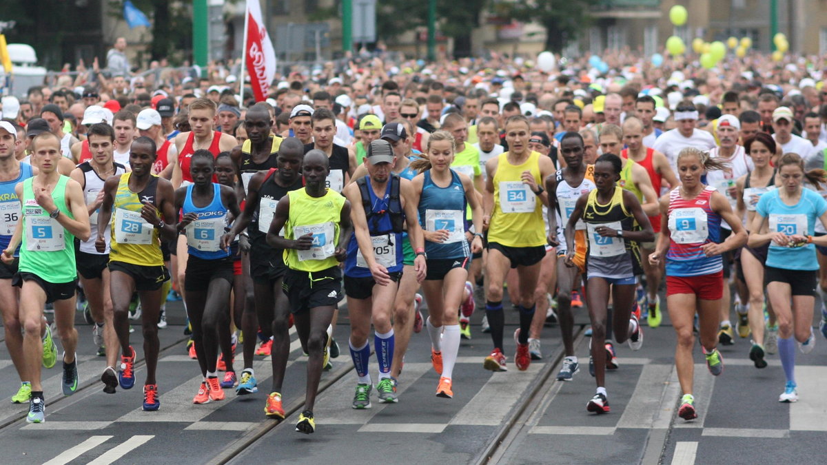 Co roku Poznań Maraton przyciąga tłumy biegaczy