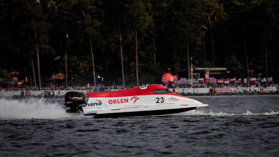 Bartłomiej Marszałek na trasie wyścigu Formuły 2 w Augustowie