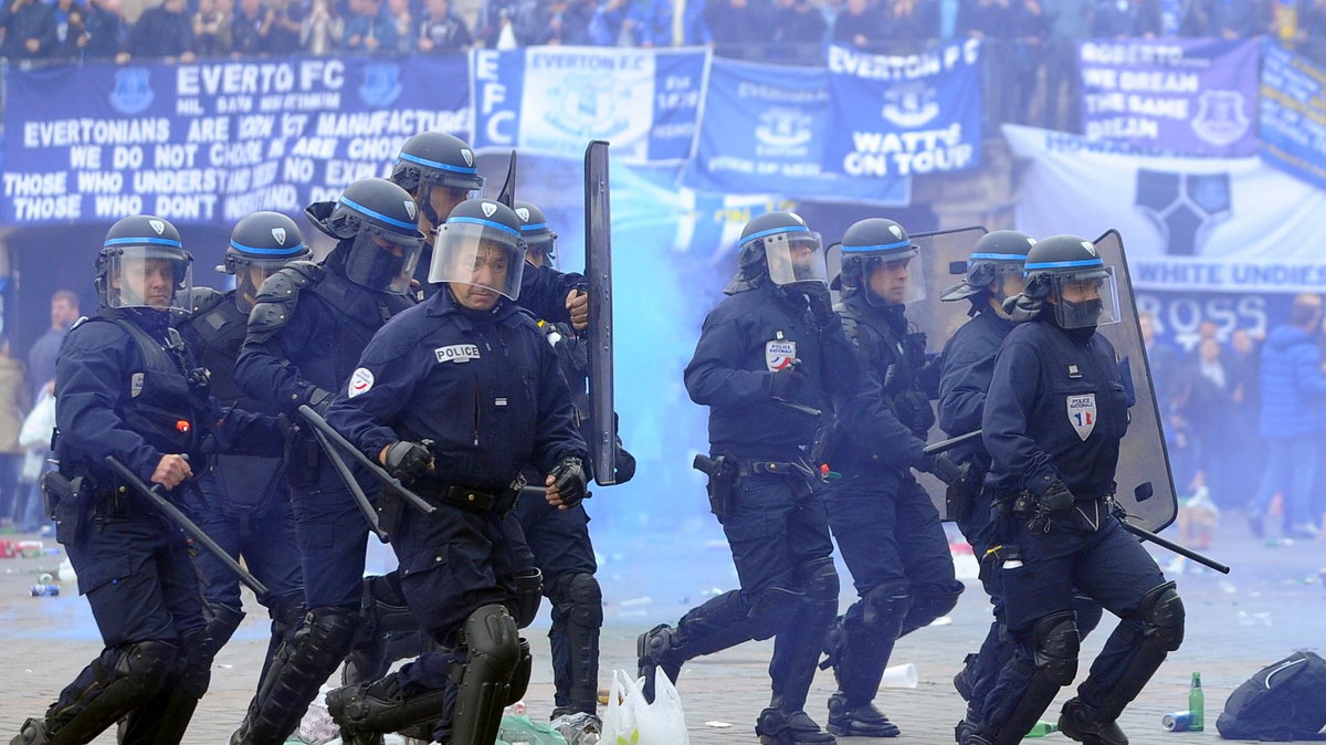 FBL-EUR-C3-EVERTON-SUPPORTERS