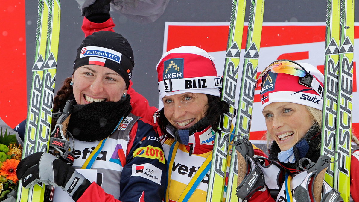 Justyna Kowalczyk (pierwsza z lewej) na podium w Davos