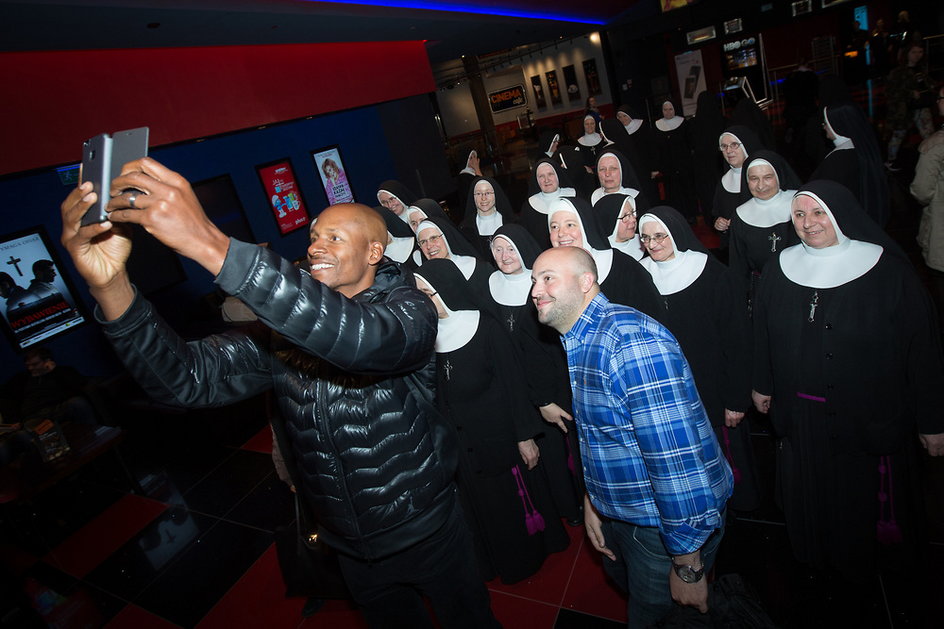 Film „Azyl” o ukrywaniu Żydów w Polsce Allen obejrzał w towarzystwie pięćdziesięciu zakonnic – Franciszkanek Rodziny Maryi.