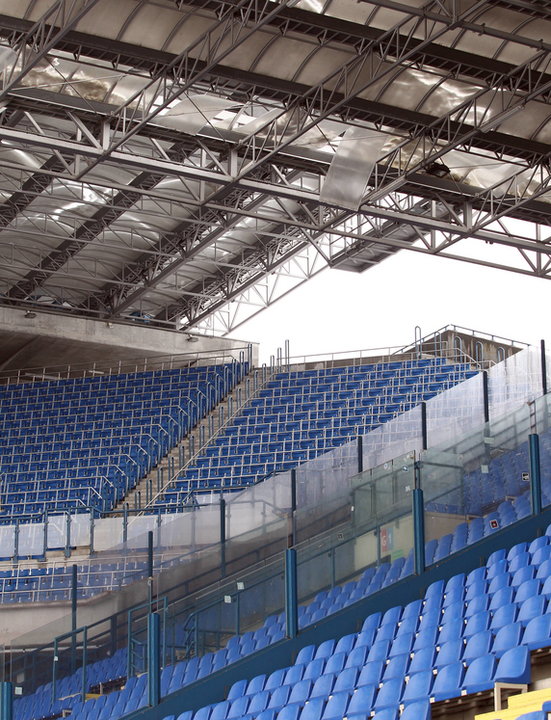 Uszkodzony dach na stadionie Wisły Kraków