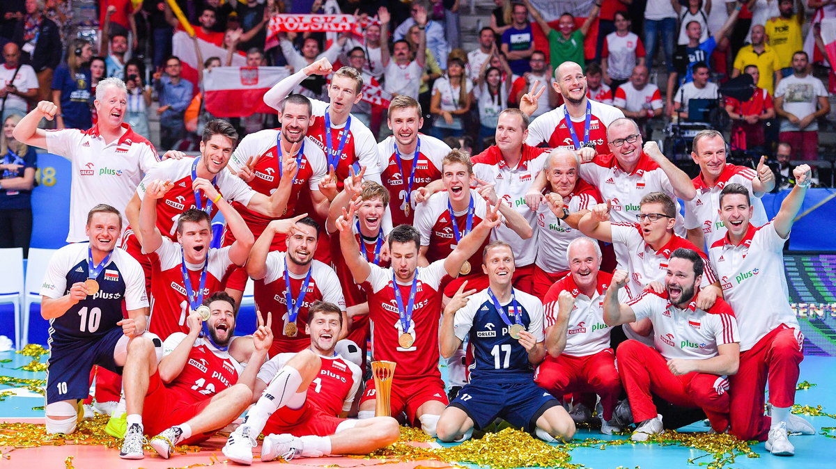 Reprezentacja Polski siatkarzy po zwycięstwie w finale MŚ 2018