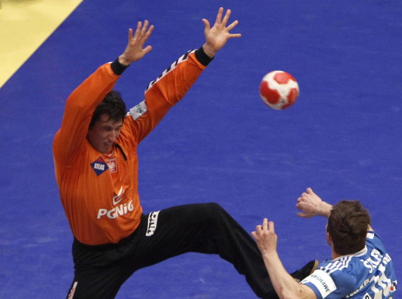 2010-01-30T155502Z_01_EIS04_RTRIDSP_3_HANDBALL-EUROPEAN.jpg