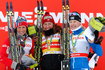 Marit Bjoergen (L) na podium w Davos