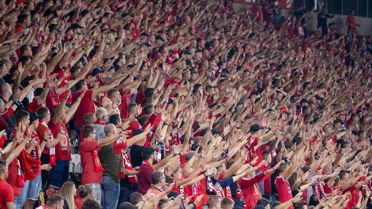 Kibice Widzewa Łódź podczas meczu z ŁKS-em (0:2)