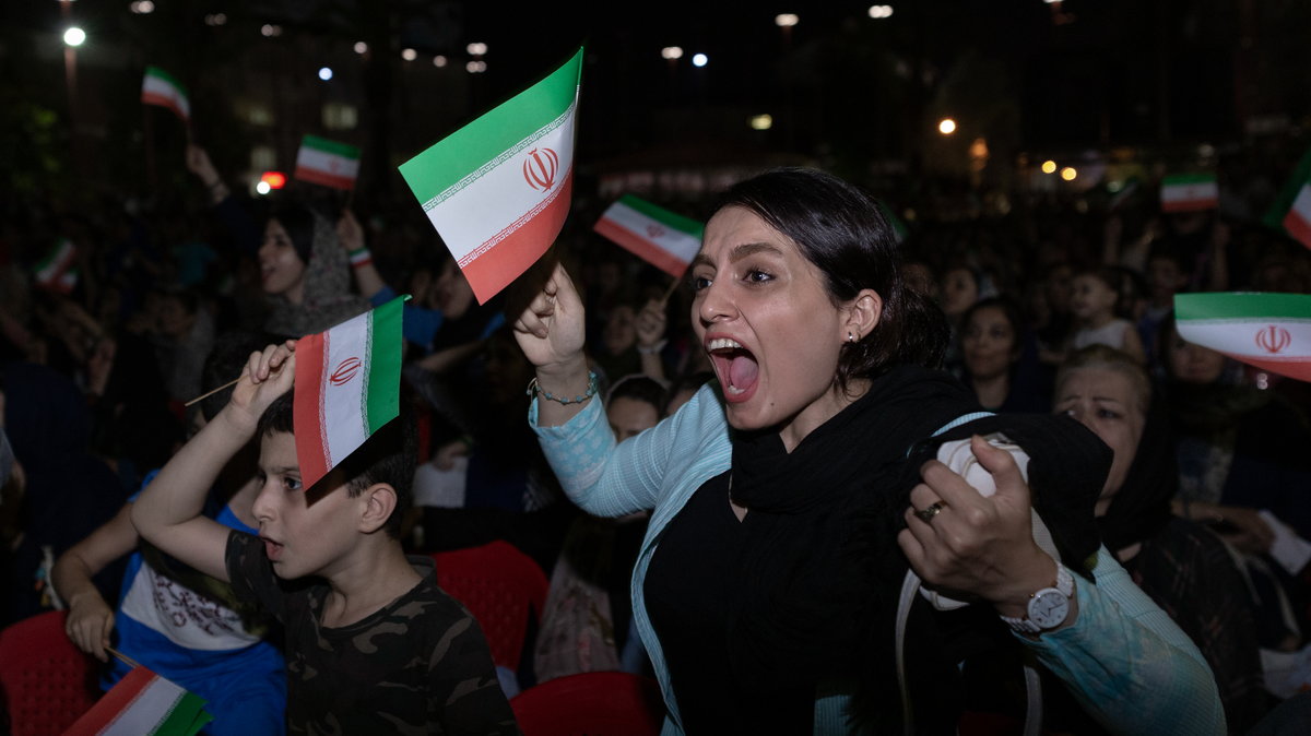 Irańska kobieta domagająca się wejścia na stadion
