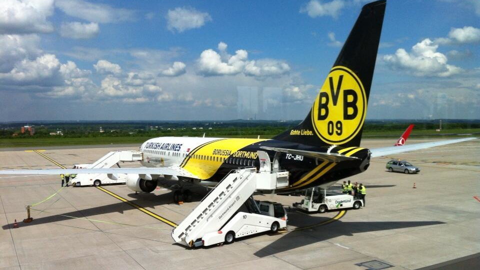 Samolot z logo Borussii Dortmund