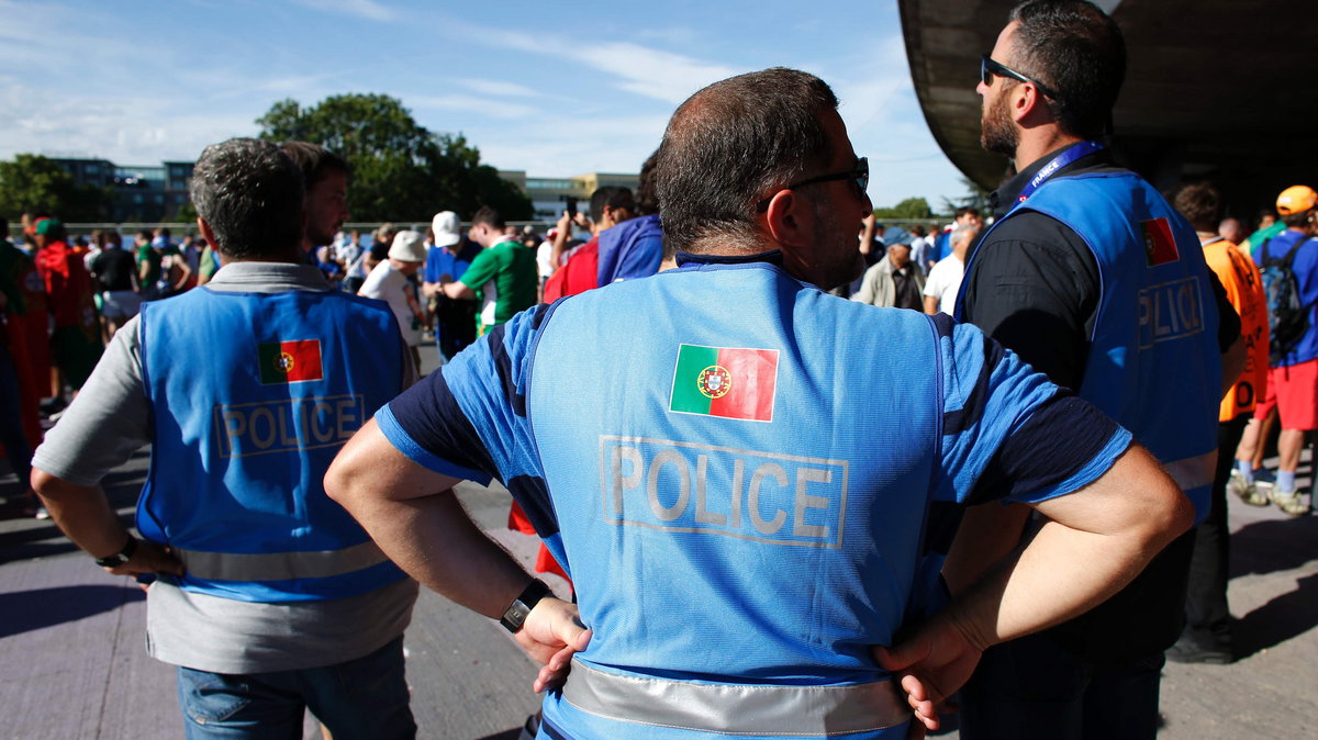 Policja przed Stade de France