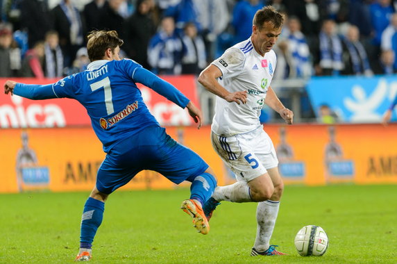 PIŁKA NOŻNA LIGA POLSKA LECH POZNAŃ RUCH CHORZÓW (Karol Linetty Marek Zieńczuk )