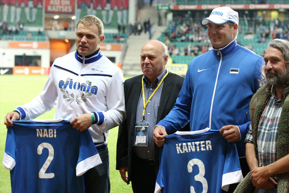 Aivar Pohlak (pierwszy z prawej) przed meczem Estonia - Polska w 2012 r. Drugi z lewej Grzegorz Lato