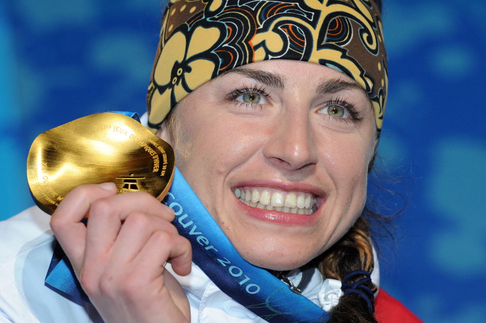 Ten złoty medal Justyna Kowalczyk wywalczyła po niesamowitej walce na finiszu 30-kilometrowego, wyczerpującego biegu. Została pierwszą Polką, która w zimowych igrzyskach olimpijskich zdobyła najcenniejsze trofeum.
