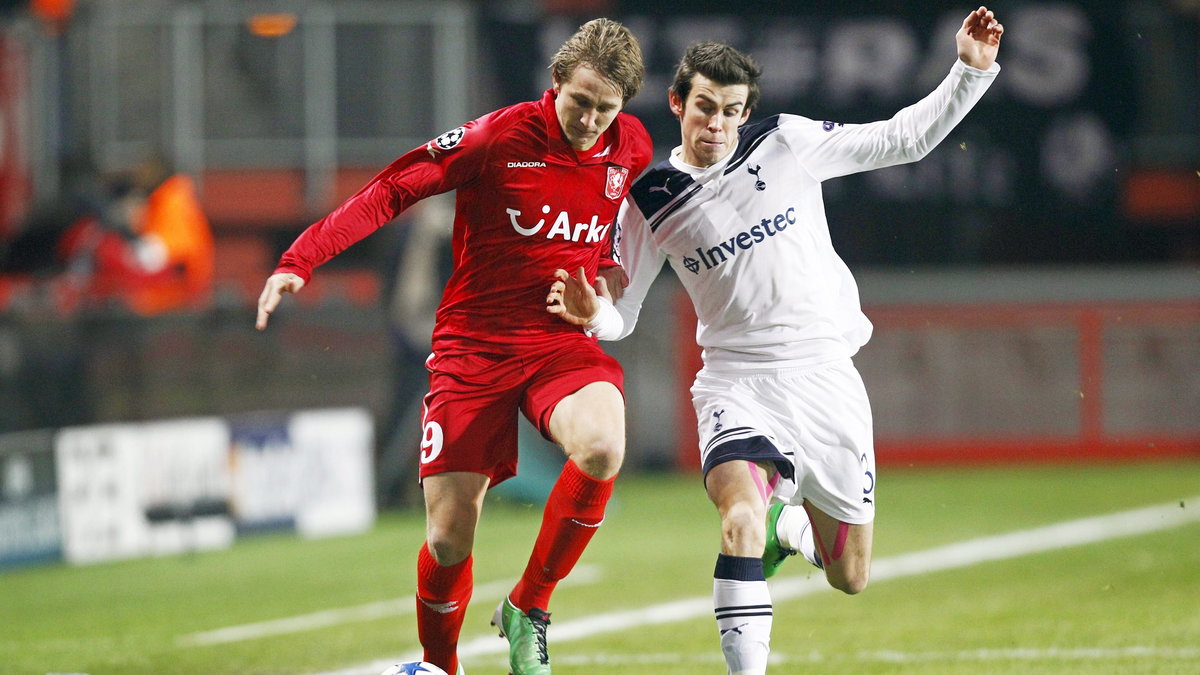 Luuk de Jong (po lewej stronie) i Gareth Bale