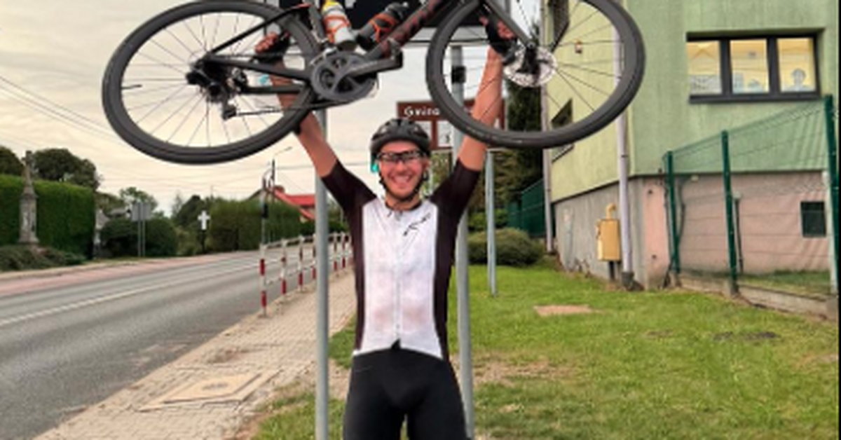 Piotr Kudzia and his bike