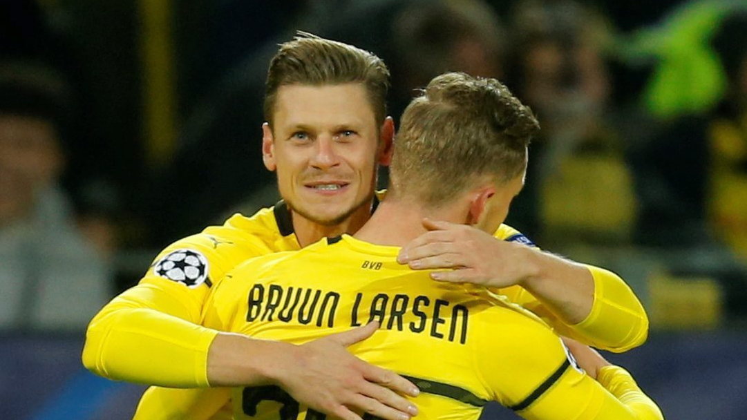 Łukasz Piszczek i Jacob Bruun Larsen