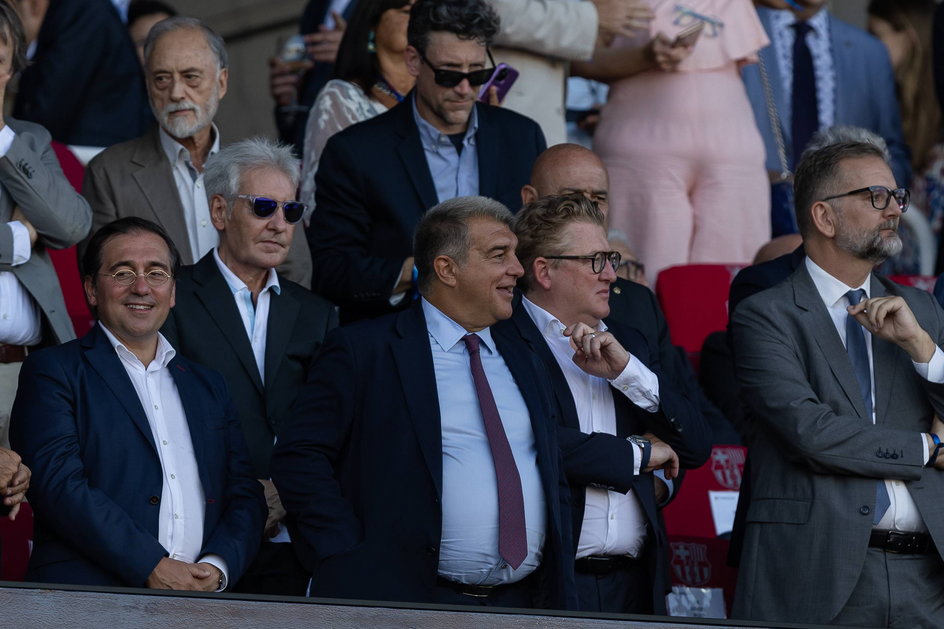 Joan Laporta robi co może, aby ratować finanse Barcelony