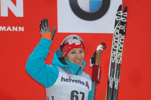 Sylwia Jaśkowiec na podium w prologu Tour de Ski