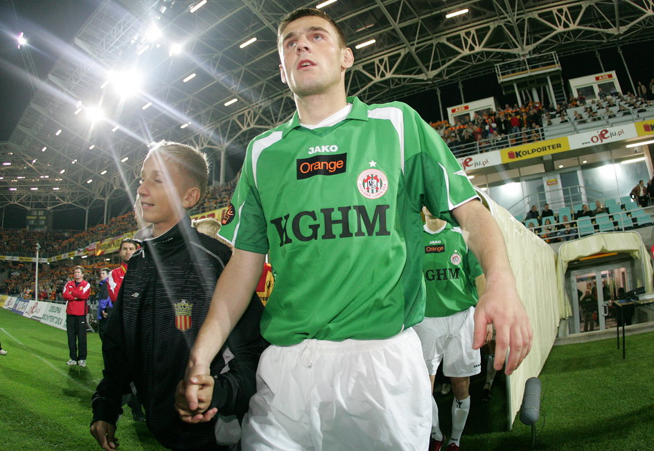 Wojciech Łobodziński w barwach Zagłębia Lubin w 2007 roku. Lubinianie 17 lat temu grali w koszulkach firmy Jako.