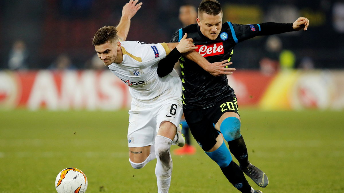 Piotr Zieliński (z prawej) w meczu Napoli z FC Zurich