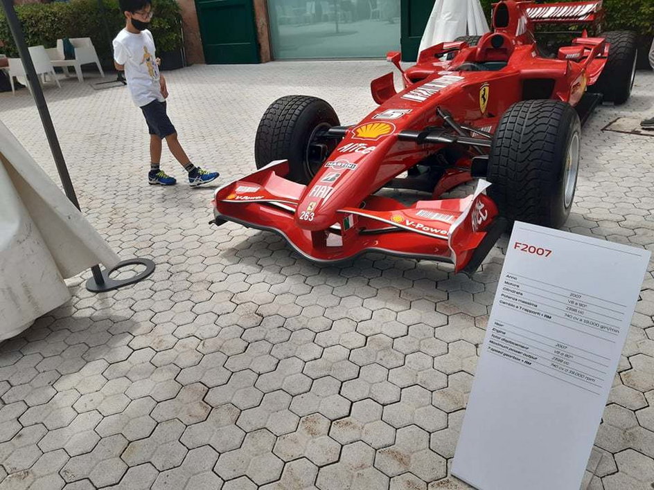 Bolidy Ferrari w muzeum w Modenie