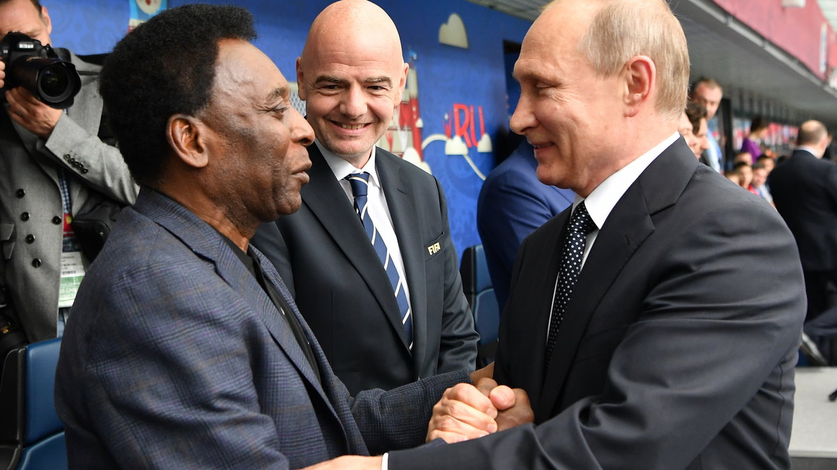 Pele i Władimir Putin. W środku Gianni Infantino