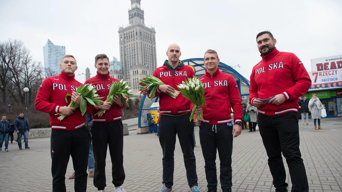 Rugby. Kwiaty na Dzien Kobiet. Warszawa 08.03.2016