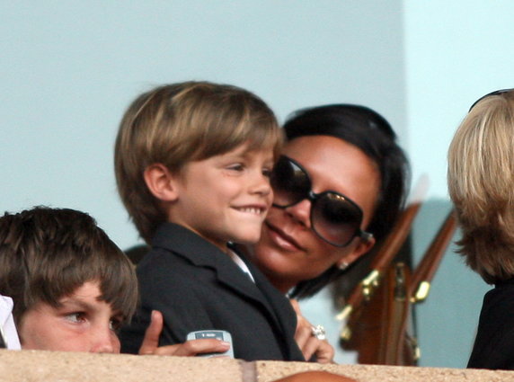 Romeo Beckham z mamą w 2009 roku