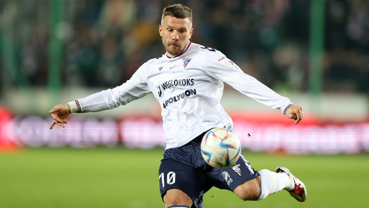 Lukas Podolski ufunduje bilety na mecz z Pogonią dla kibiców