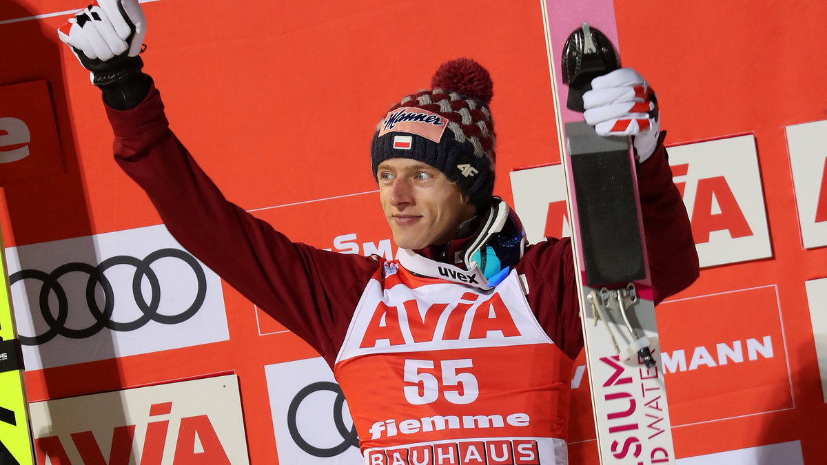 Dawid Kubacki na podium w Val di Fiemme