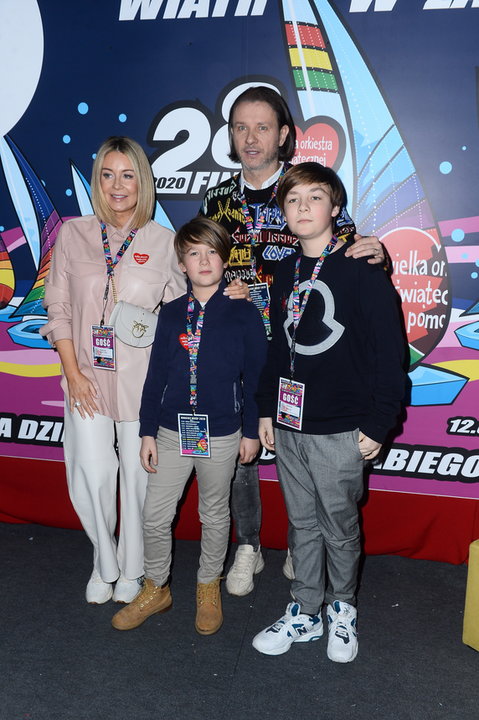 Małgorzata Rozenek-Majdan i Radosław Majdan z synami prezenterki telewizyjnej