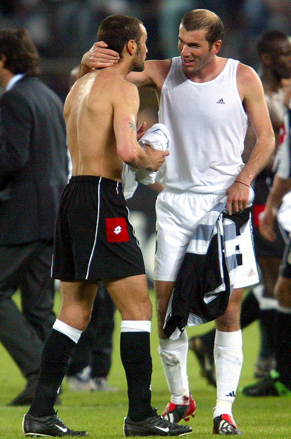 Zinedine Zidane ze swoim nieformalnym ochroniarzem Paolo Montero