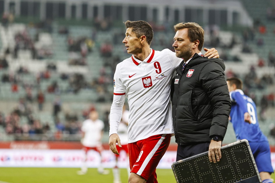 Kwiatkowski z Robertem Lewandowskim podczas meczu Ligi Narodów Polska – Bośnia i Hercegowina