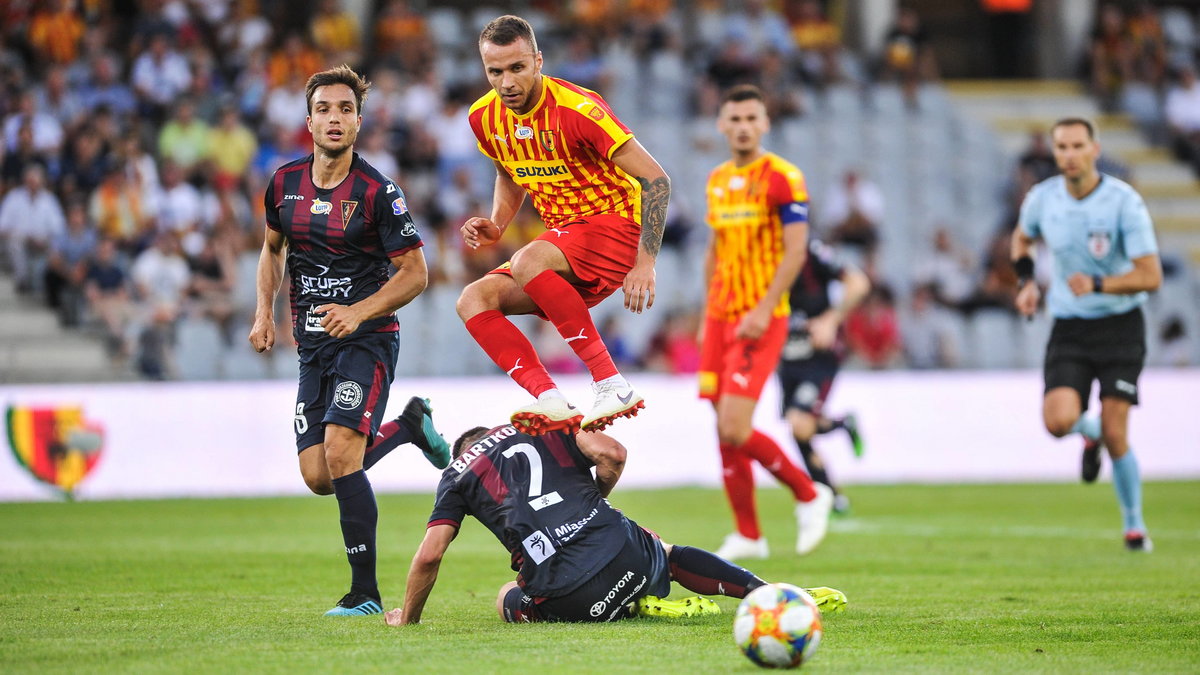 Marcin Cebula (Korona Kielce) i Jakub Bartkowski (Pogoń Szczecin)