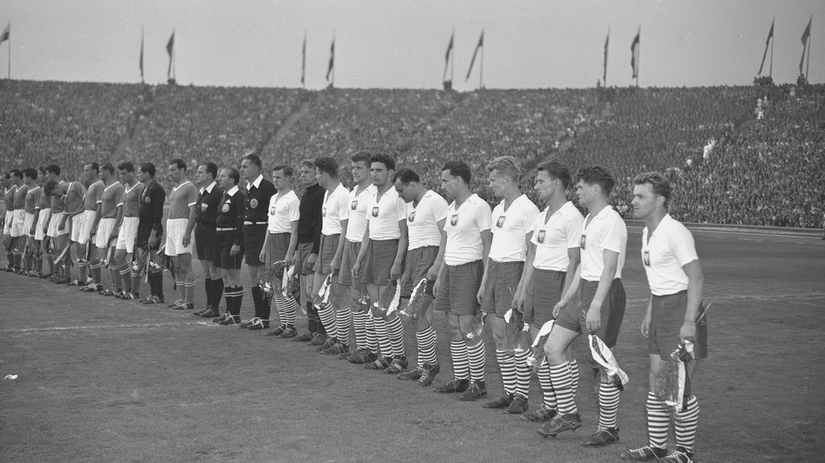 Czesław Uznański wystąpił w pierwszym meczu na Stadionie Śląskim 22.07.1956 r. z NRD (0:2)