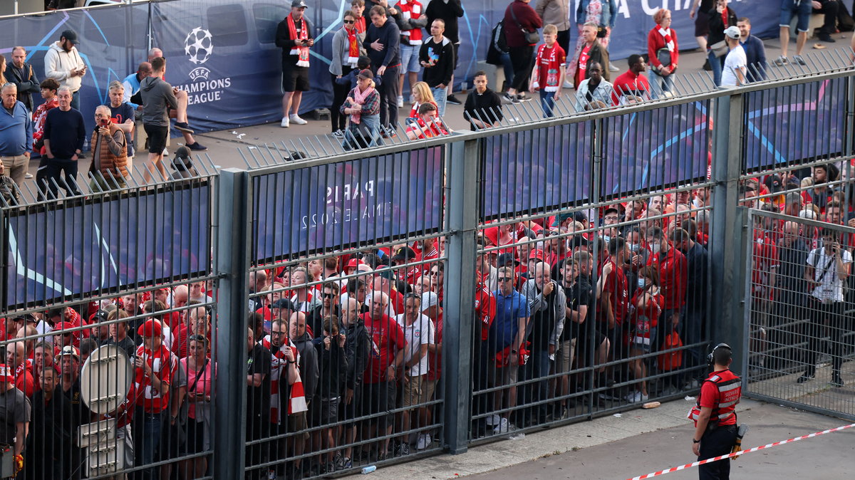 Fani przed wejściem na obiekt finału Ligi Mistrzów