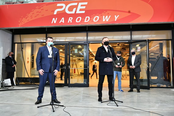 Budowa szpitala polowego na PGE Narodowym