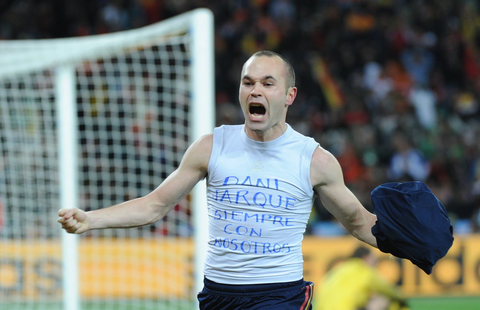 Po zdobyciu bramki w finale mundialu Andres Iniesta pokazał koszulkę z napisem „Dani Jarque Na zawsze z nami”