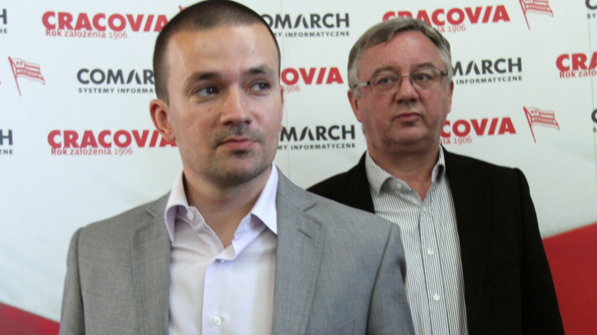 Rafał Ulatowski (front) i Janusz Filipiak (w tle)