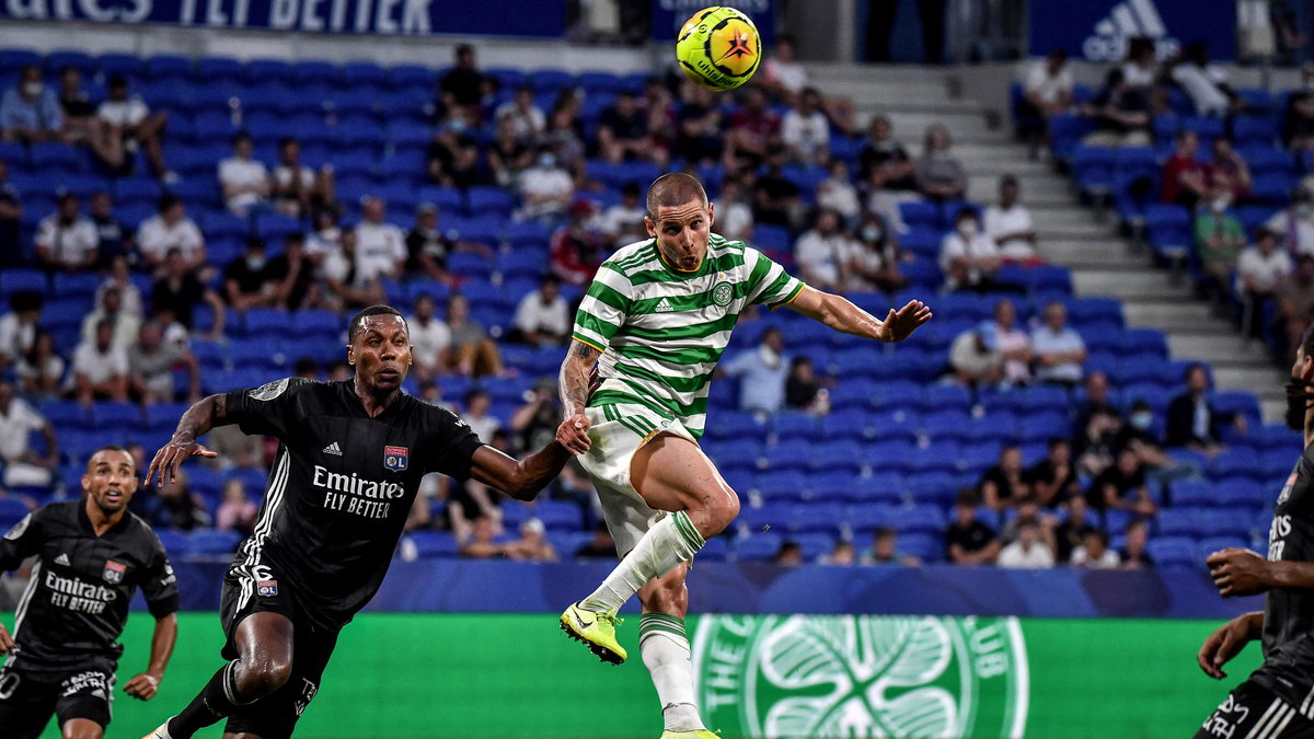 Patryk Klimala w meczu z Olympique Lyon