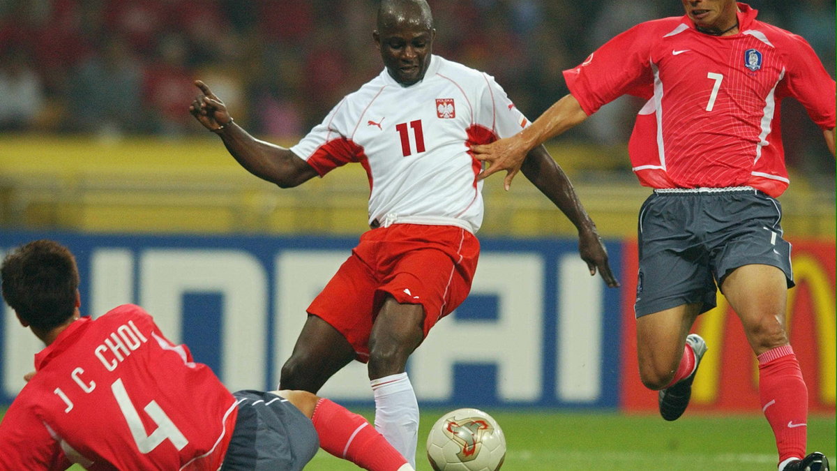 Emmanuel Olisadebe w czasie meczu Polska - Korea Płd. (2002)