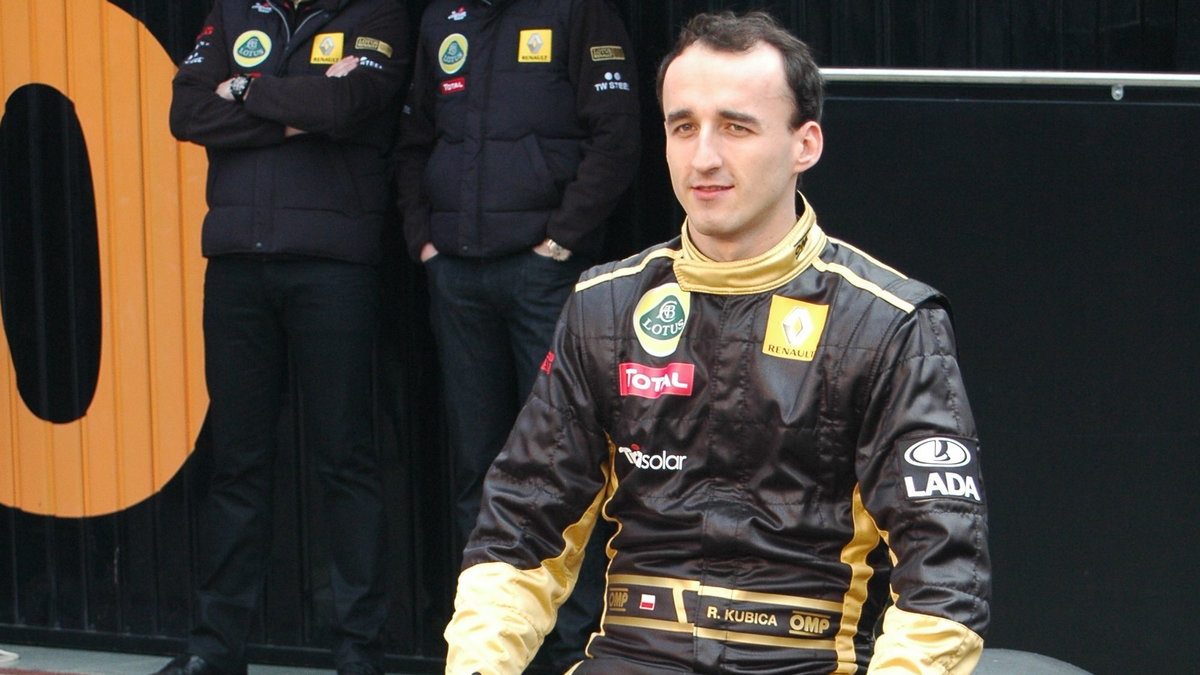 Bolid R31 i Robert Kubica (front)