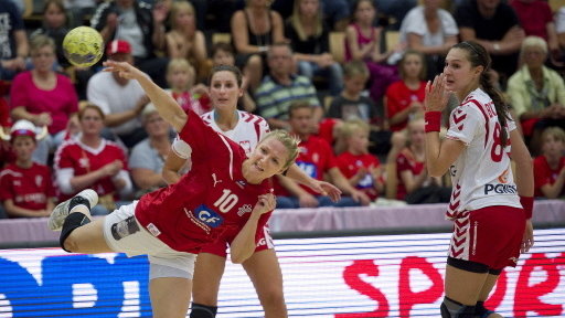 Iwona Niedźwiedź (L) i Kinga Byzdra (P)