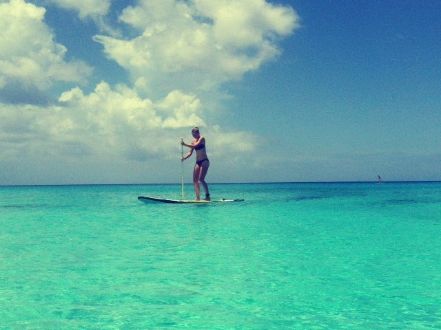 Maria Szarapowa uprawia paddleboarding