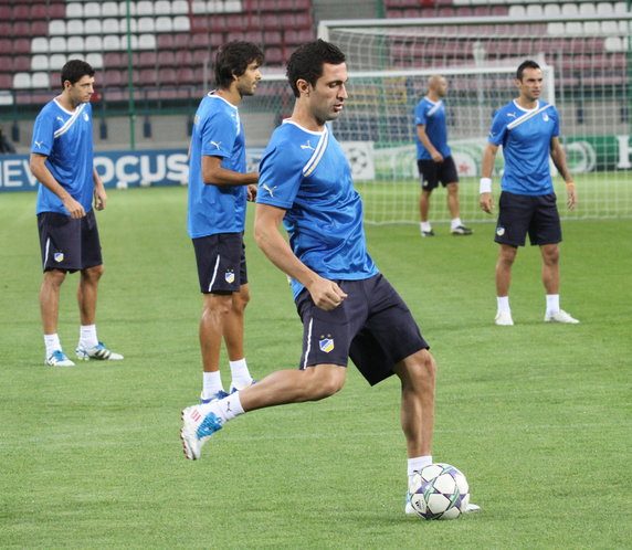 PIŁKA NOŻNA LM TRENING PIŁKARZY APOEL